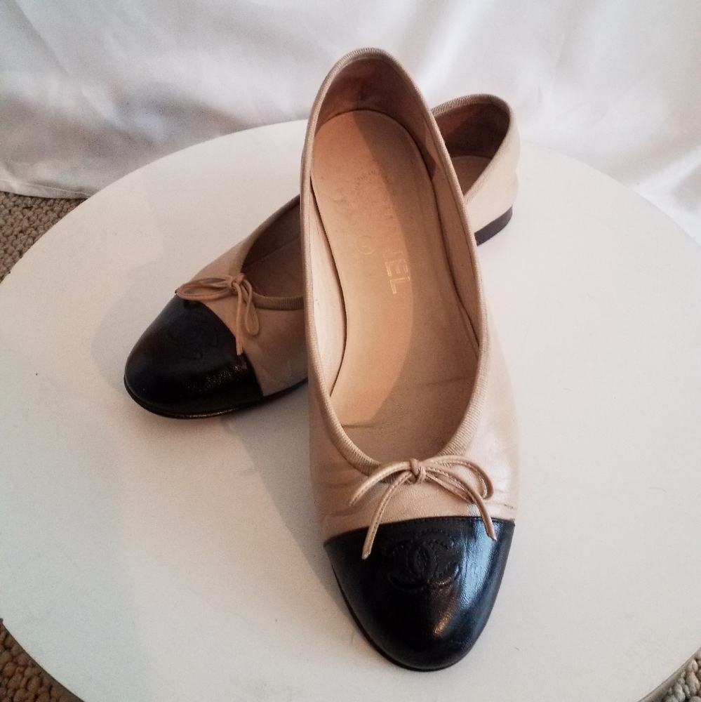 CHANEL Flats